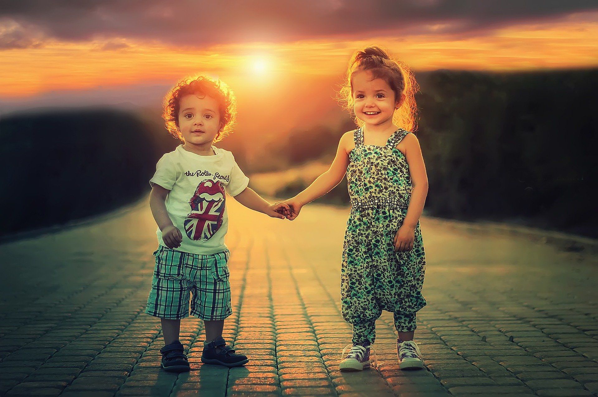children-g215403e76_1920.jpg