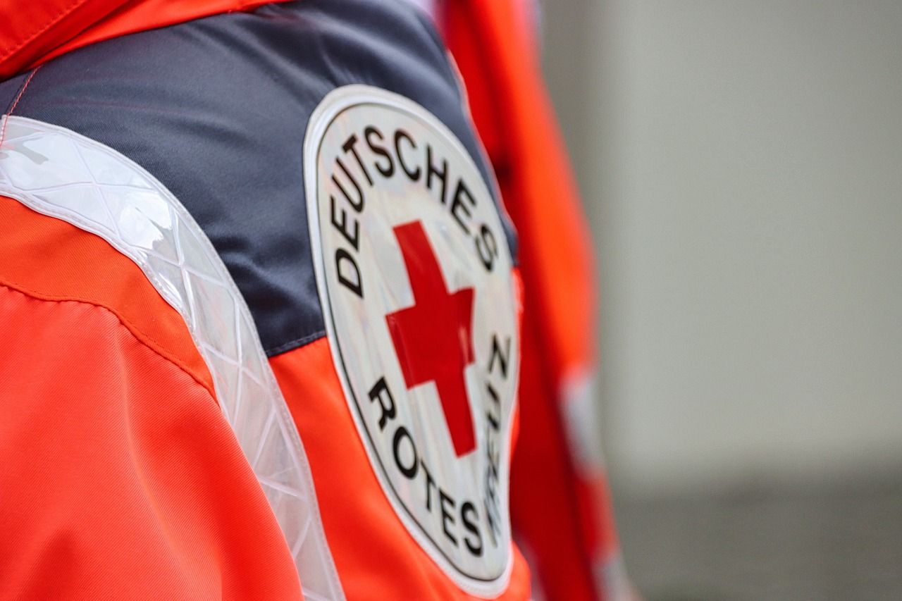 red-cross-7506870_1280.jpg